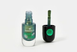 Лак для ногтей Essence Хидден джангл 8 мл тон 06 magical emerald